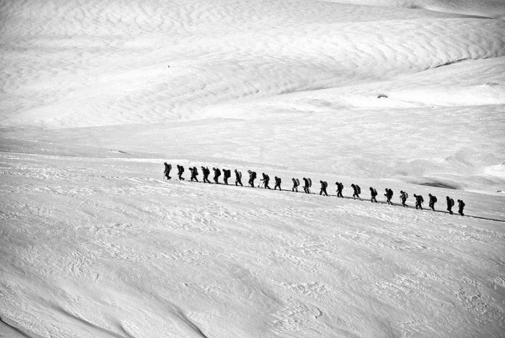 cordée d'alpinistes illustrant la supply chain