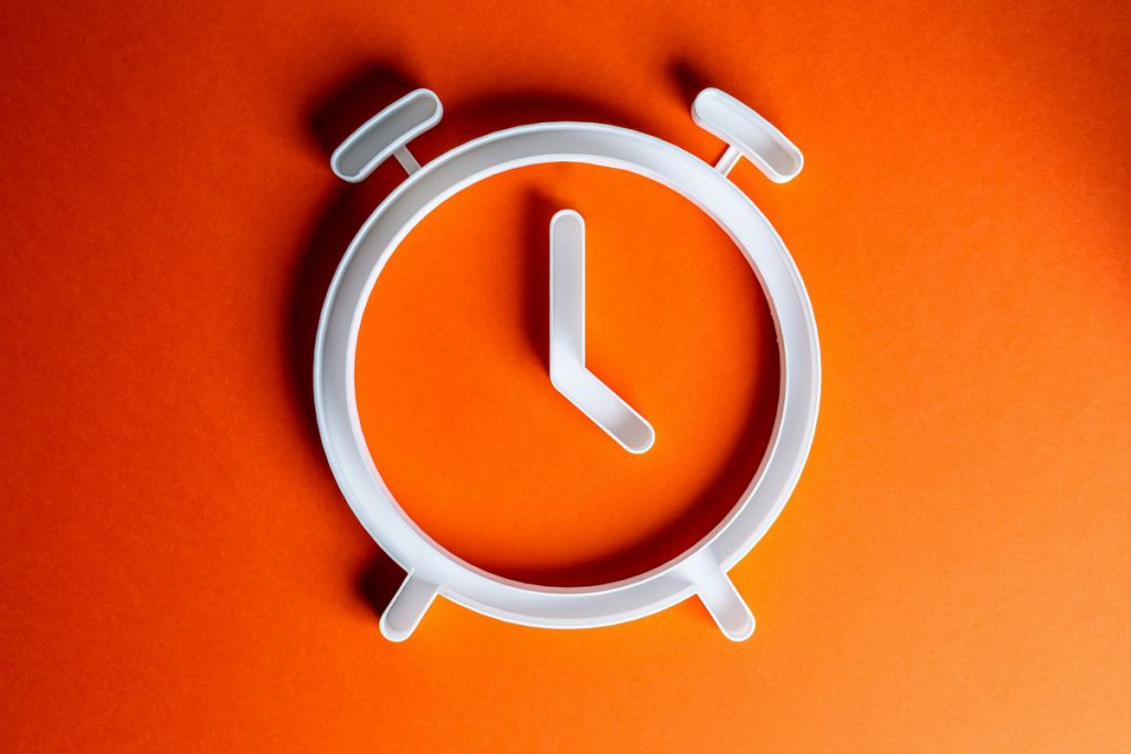 Cadre rond blanc et gris sur orange pour illustrer_OTIF - On Time In Full
