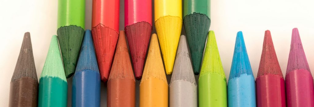 crayons de couleur assortie illustrant la Réunion S&OP : comment transformer la réunion de pilotage en vraie décision ?