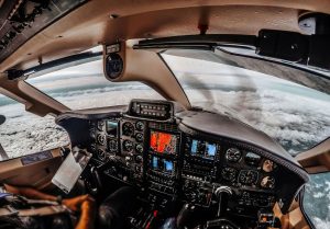 vue du cockpit d'un avion pour imager le processus S&OP qui dérape sans pilote